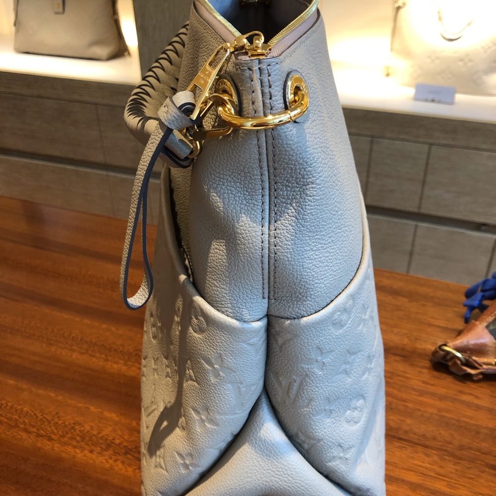 - LOUIS VUITTON MAIDA HOBO IN TOURTERELLE GRAY - Picture 4 of 16